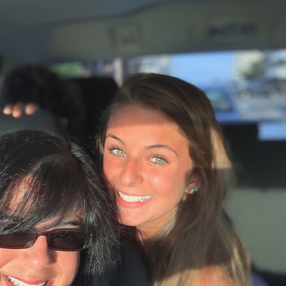 Meet your Posher, Olivia - Picture 1 of 1